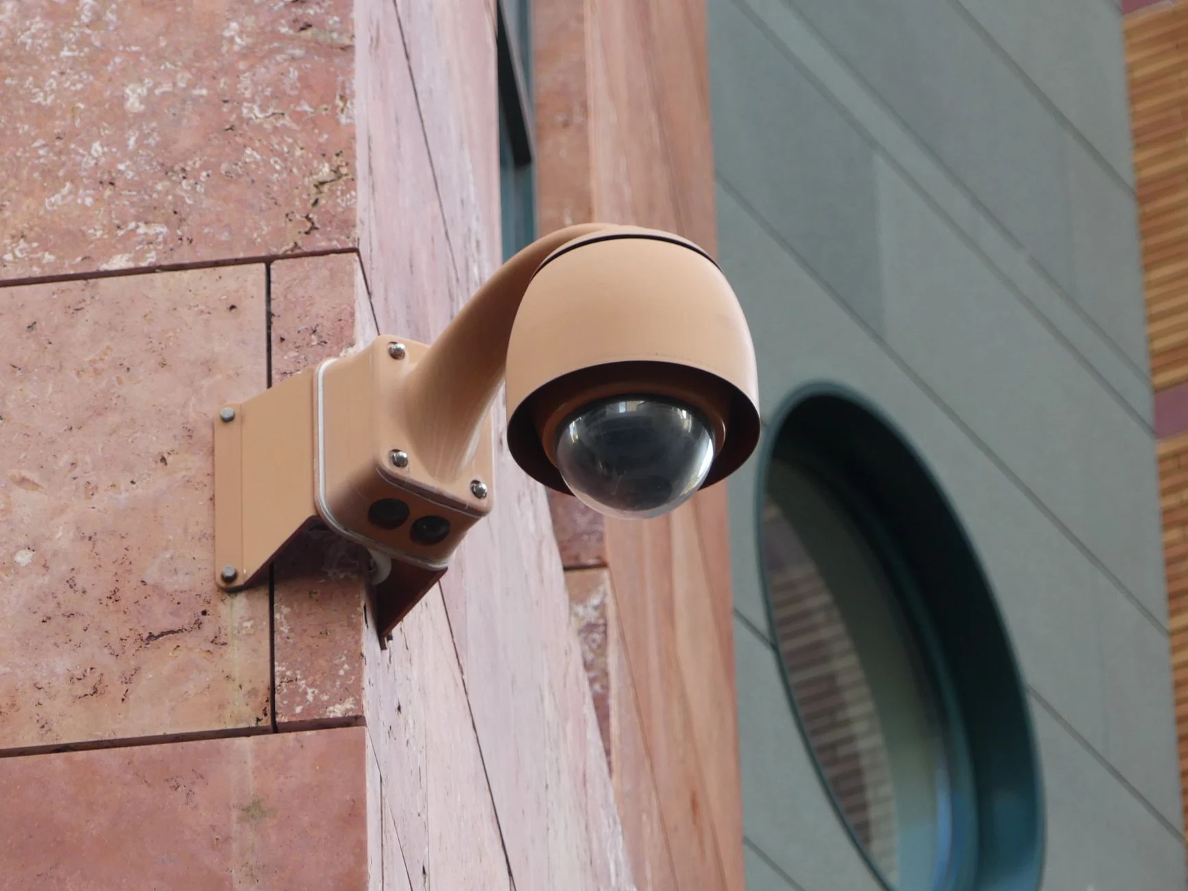 Installation de Détecteurs de Fumée : Guide Complet pour Votre Sécurité